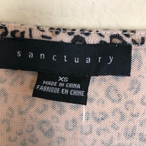 New Sanctuary V-neck Cozy Pocket Sleeve Top in Mini Leopard - Picture 5 of 11